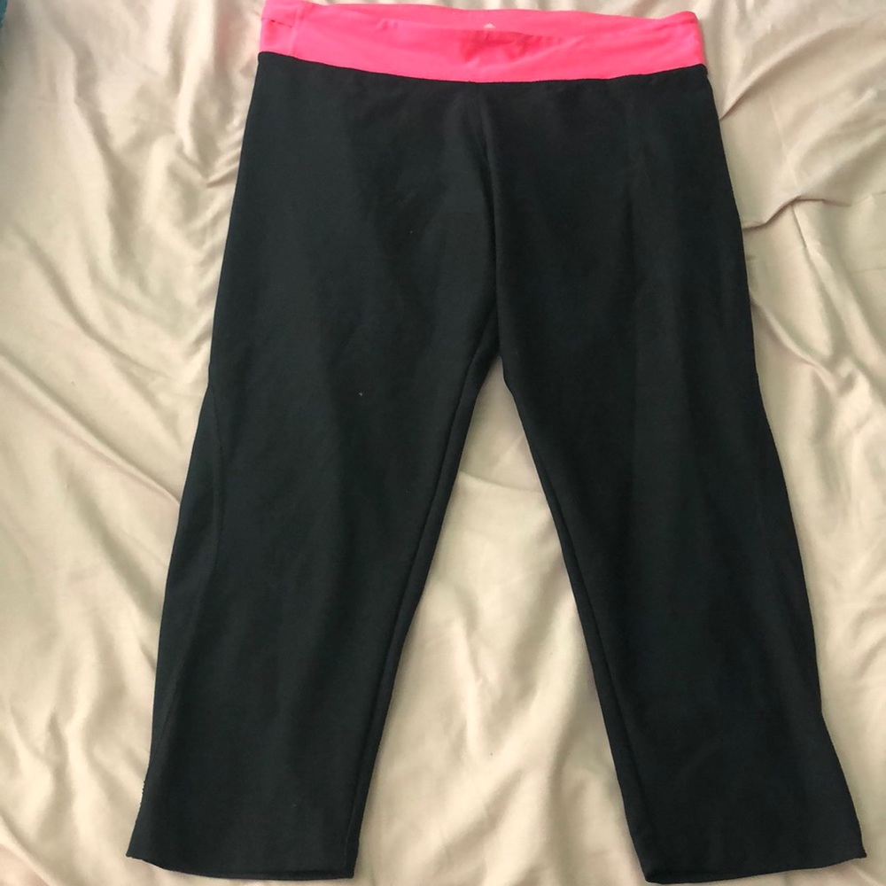 Black and pink Capri leggings